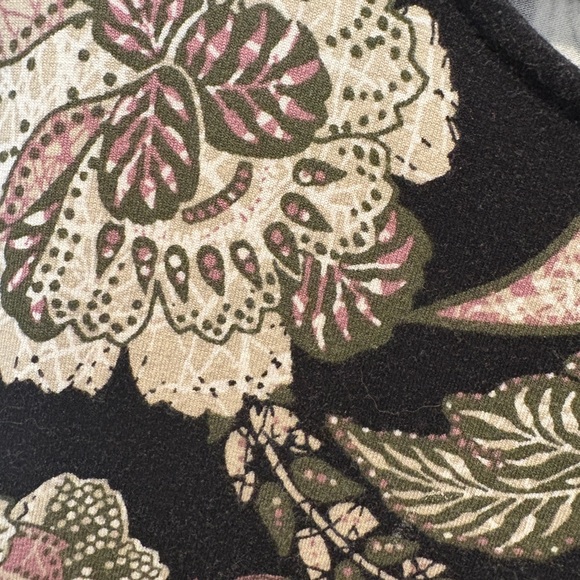 🟣 3/$10 sale!
Floral Sleeveless Dress - Picture 2 of 7